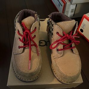Boy UGG shoes size 9 toddler